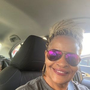 Meet your Posher, Edith